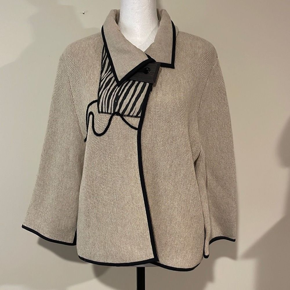 Jaskar Cardigan Sweater.Size Medium. Tan‎ w/zebra print